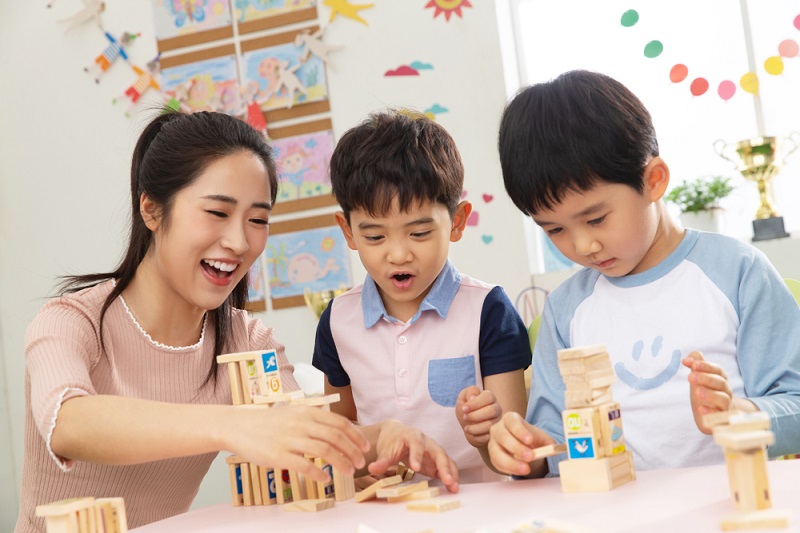 HAK ANAK DI SEKOLAH MENGIKUTI KEGIATAN SEKOLAH