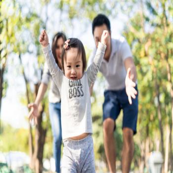 Ragam Perkembangan Anak 1 Tahun Beserta Stimulasi yang Tepat