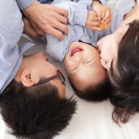4 Cara Perkenalkan Keluarga Inti Kepada si Kecil